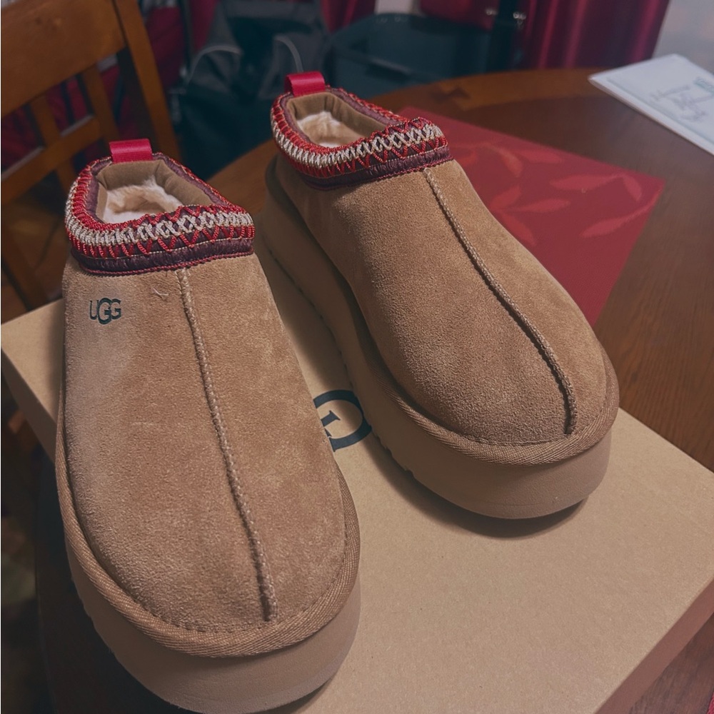 Tazz II UGG Women’s Chestnut Slip-On Clog with Red Accent